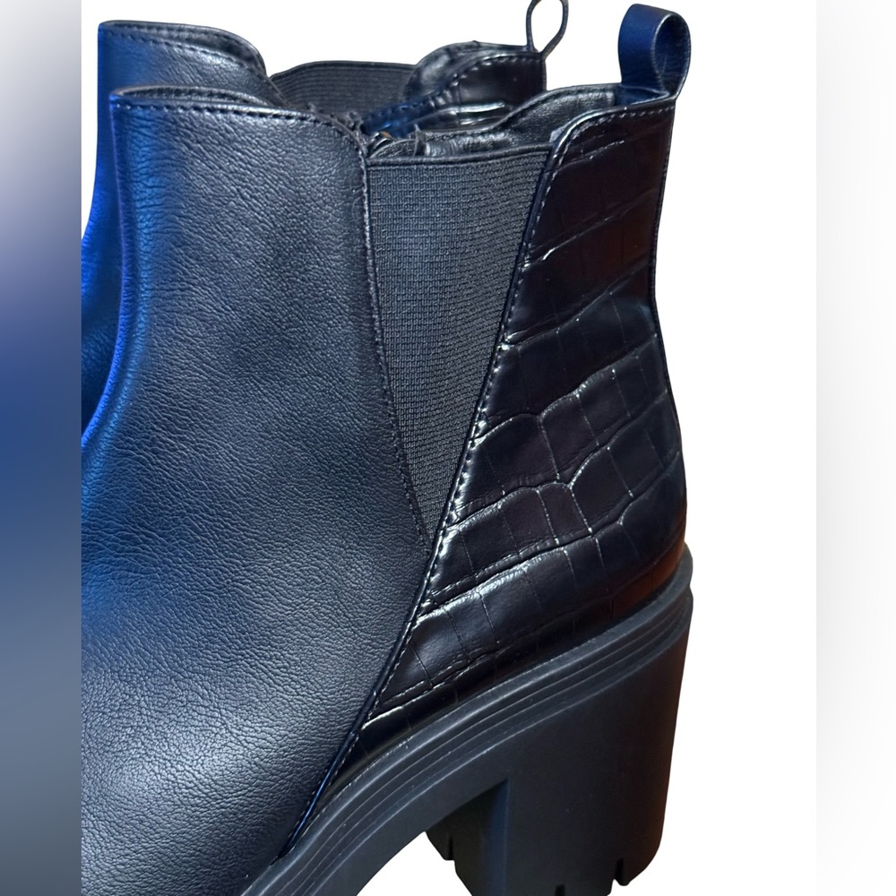 Sun + Stone NWT Sz 9 Black Veronika Vegan Leather Gothic Grunge Boots (SH125) - Picture 7 of 13
